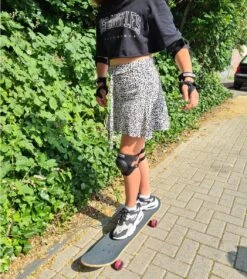 Skate Beschermset Maat S - 4 Tot 5 Jaar - Kinderen - Beschermers Skeelers/ Skate - Kniebeschermers, Elleboog + Polsbeschermers 18 Skate Beschermset Maat S - 4 Tot 5 Jaar - Kinderen - Beschermers Skeelers/ Skate - Kniebeschermers, Elleboog + Polsbeschermers -NIJDAM Sport & Spel Winkel 1061x1200 1