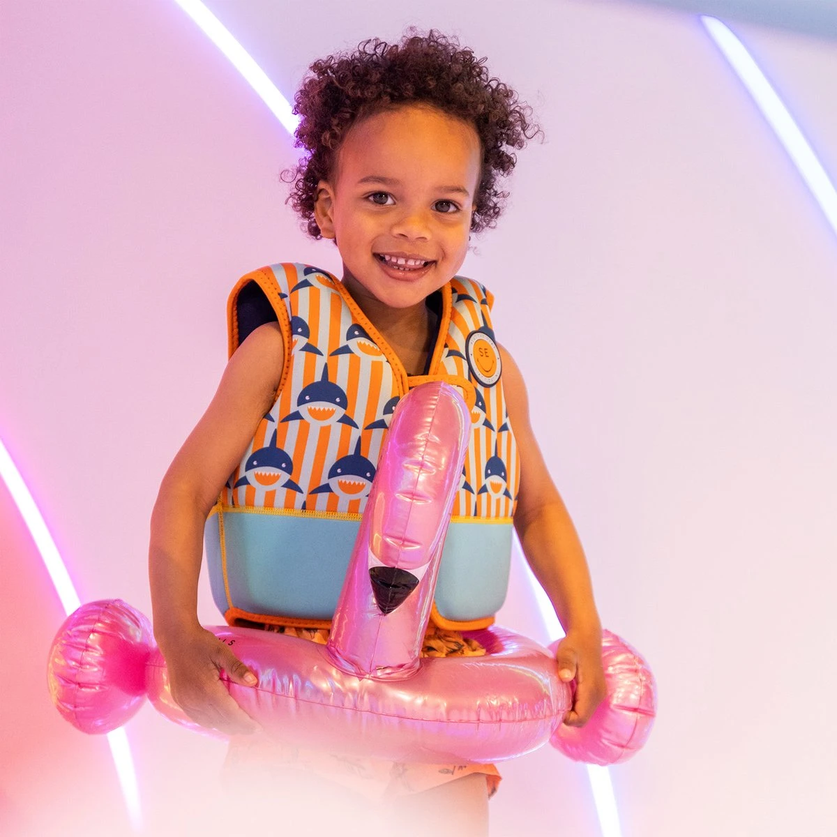 Swim Essentials Zwemvest Kind - Haaien Oranje/Blauw - 18-30 Kg - 4-6 Jaar 7 Swim Essentials Zwemvest Kind - Haaien Oranje/Blauw - 18-30 Kg - 4-6 Jaar - Afbeelding 7