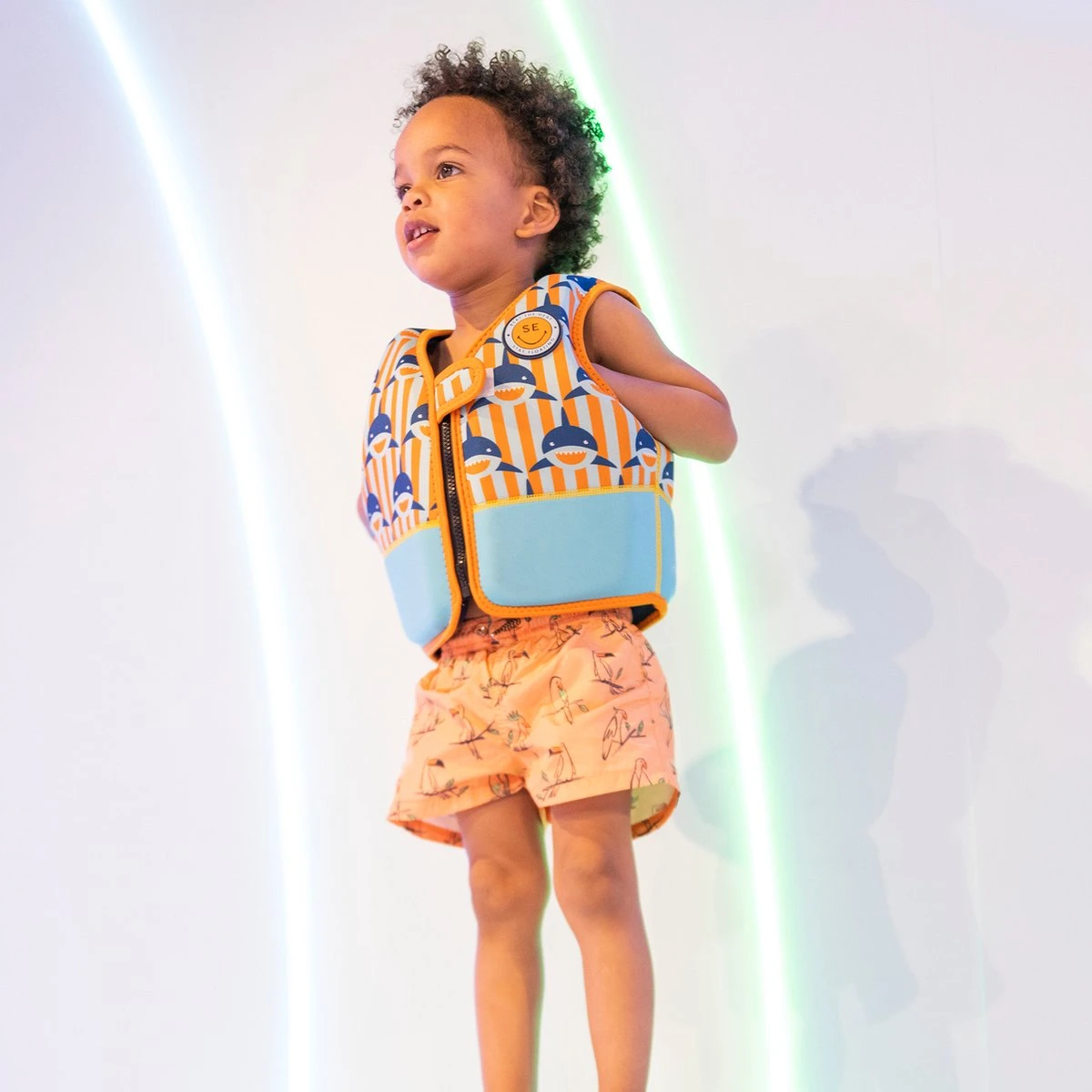 Swim Essentials Zwemvest Kind - Haaien Oranje/Blauw - 18-30 Kg - 4-6 Jaar 9 Swim Essentials Zwemvest Kind - Haaien Oranje/Blauw - 18-30 Kg - 4-6 Jaar - Afbeelding 9