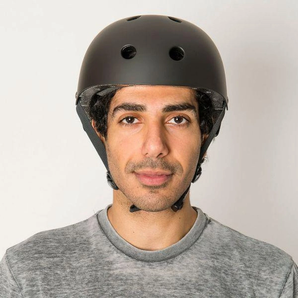 SFR Essentials Skate/BMX Helm Sporthelm - UnisexKinderen En Volwassenen - Zwart Maat S/M: 53-56cm 4 SFR Essentials Skate/BMX Helm Sporthelm - UnisexKinderen En Volwassenen - Zwart Maat S/M: 53-56cm - Afbeelding 4