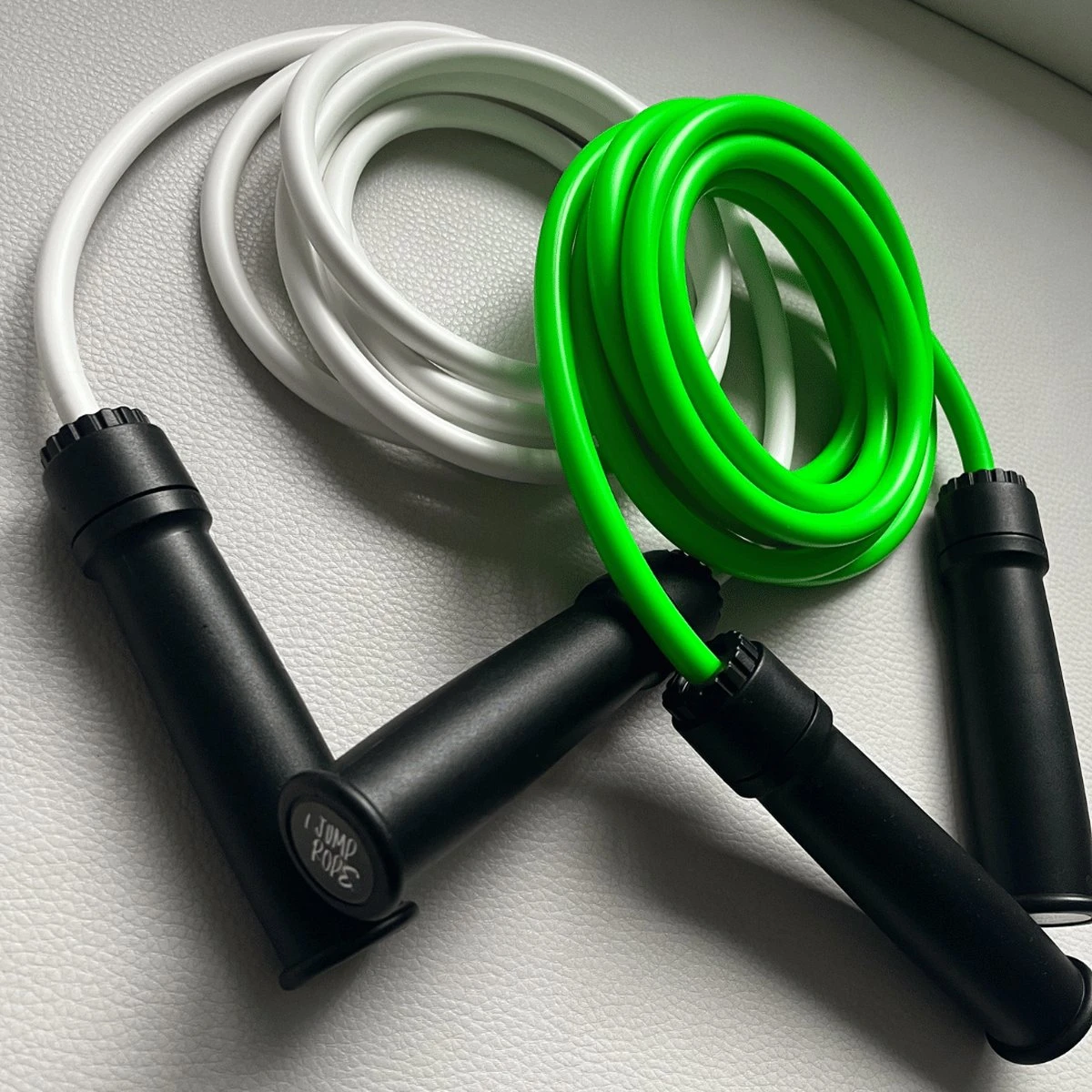 Elevate Gravity Heavy Jump Rope (WIT) Springtouw - Verzwaard Springtouw - Muay Thai Springtouw - Jump Rope Voor Boxers & Martial Artists 3 Elevate Gravity Heavy Jump Rope (WIT) Springtouw - Verzwaard Springtouw - Muay Thai Springtouw - Jump Rope Voor Boxers & Martial Artists - Afbeelding 3