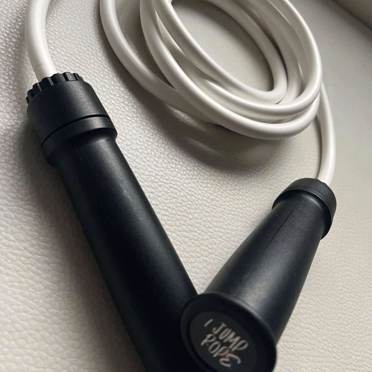 Elevate Gravity Heavy Jump Rope (WIT) Springtouw - Verzwaard Springtouw - Muay Thai Springtouw - Jump Rope Voor Boxers & Martial Artists 4 Elevate Gravity Heavy Jump Rope (WIT) Springtouw - Verzwaard Springtouw - Muay Thai Springtouw - Jump Rope Voor Boxers & Martial Artists - Afbeelding 4