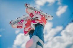 Nijdam Skates Combo Verstelbaar - Bold Berry - Fuchsia/Zilvergrijs/Wit/Roze - Maat 33-36 -NIJDAM Sport & Spel Winkel 1200x799 1