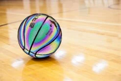 The BRIGHT Lichtgevende Basketbal | Reflecterend | Basketball | Holografisch | Glow In The Dark | Kinderen En Volwassenen | Unisex | Wit/Zwart/Roze/Blauw/Geel | Outdoor/Indoor | Maat 7 -NIJDAM Sport & Spel Winkel 1200x800 4