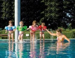 Sevylor Zwemvest - Puddle Jumper Deluxe - Papegaai Design - 15 - 30 Kg -NIJDAM Sport & Spel Winkel 1200x922 1