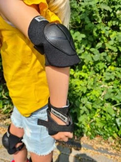 Skate Beschermset Maat S - 4 Tot 5 Jaar - Kinderen - Beschermers Skeelers/ Skate - Kniebeschermers, Elleboog + Polsbeschermers 25 Skate Beschermset Maat S - 4 Tot 5 Jaar - Kinderen - Beschermers Skeelers/ Skate - Kniebeschermers, Elleboog + Polsbeschermers -NIJDAM Sport & Spel Winkel 899x1200 2