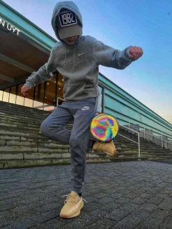 The BRIGHT Lichtgevende Voetbal | Reflecterend | Holografisch | Glow In The Dark | Kinderen En Volwassenen | Unisex | Wit/Zwart/Roze/Blauw/Geel | Maat 5 11 The BRIGHT Lichtgevende Voetbal | Reflecterend | Holografisch | Glow In The Dark | Kinderen En Volwassenen | Unisex | Wit/Zwart/Roze/Blauw/Geel | Maat 5 -NIJDAM Sport & Spel Winkel 899x1200