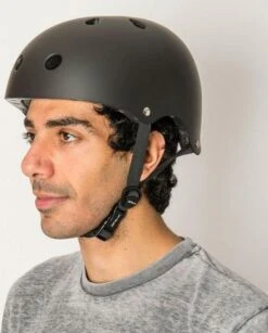 SFR Essentials Skate/BMX Helm Sporthelm - UnisexKinderen En Volwassenen - Zwart Maat S/M: 53-56cm 13 SFR Essentials Skate/BMX Helm Sporthelm - UnisexKinderen En Volwassenen - Zwart Maat S/M: 53-56cm -NIJDAM Sport & Spel Winkel 965x1200 1